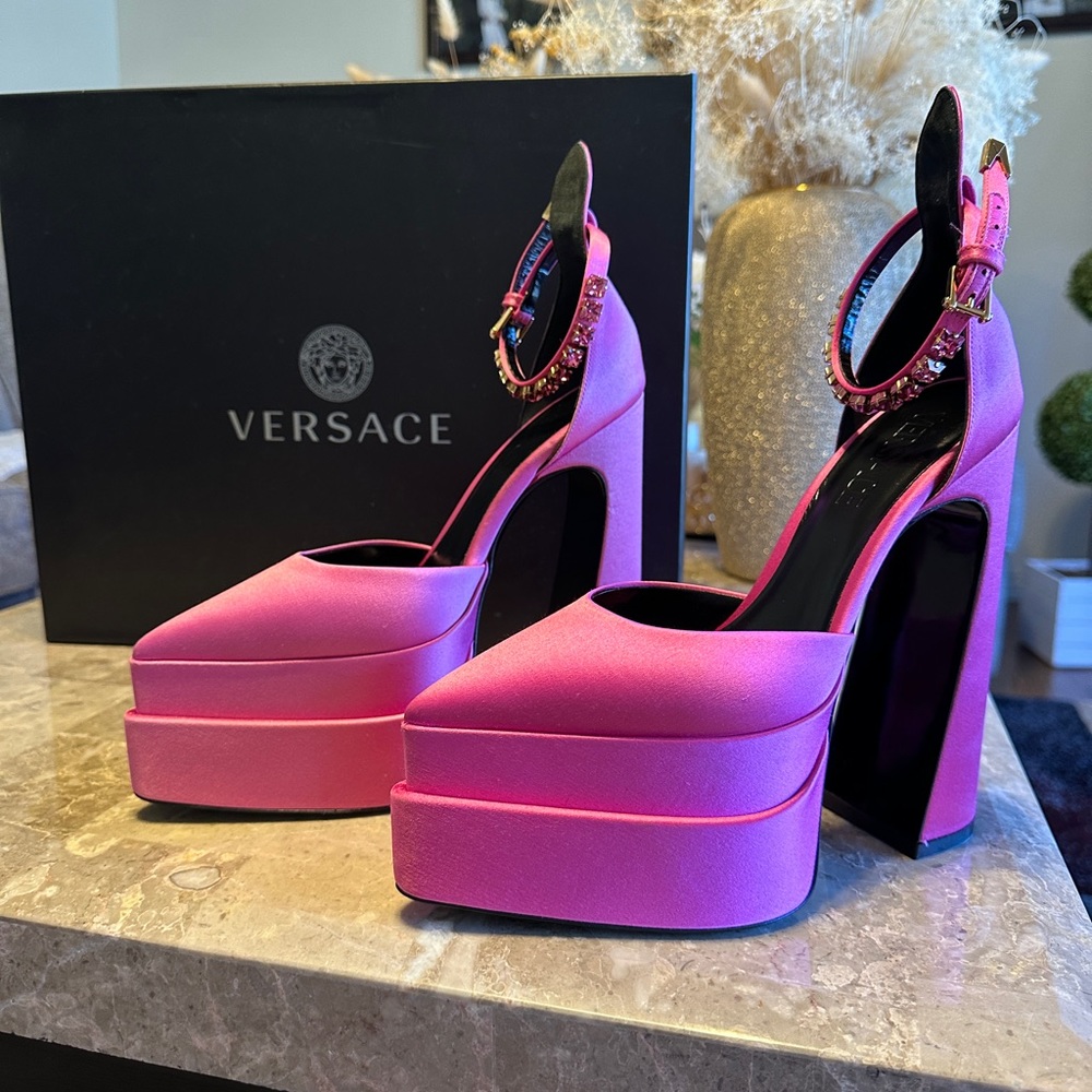 Versace 160 MM pink pointy platform pumps